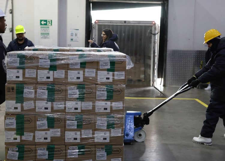 Brasil recebe lote de medicamento para tratar câncer de mama no SUS