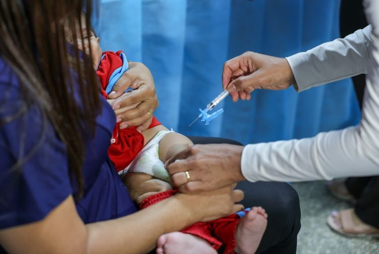 Brasil lidera desinformação sobre vacina na América Latina, diz estudo