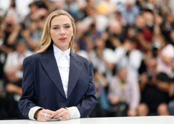 Sem graça, noivo de Taylor Swift comenta música sobre suas partes íntimas