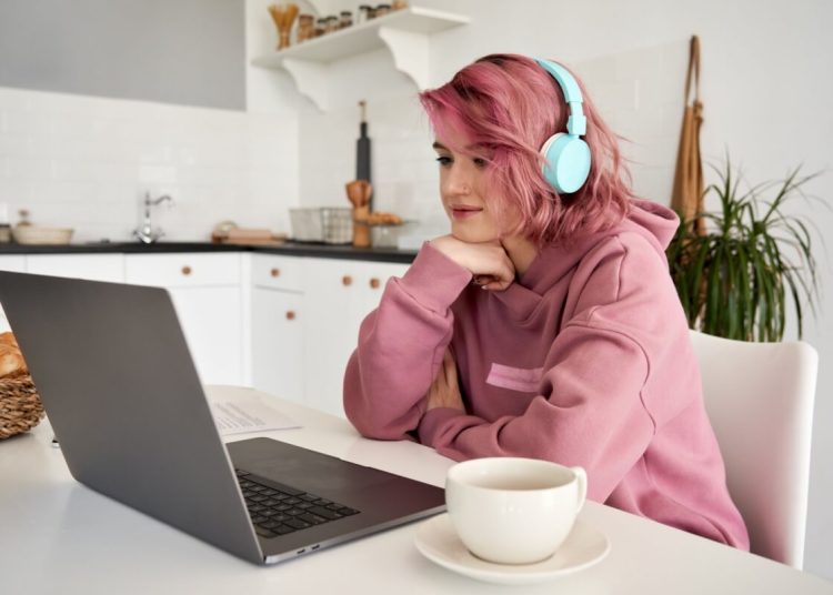 Paolla Oliveira posta imagens sensuais e brinca com onda de frio no Rio de Janeiro: ‘Casaquinho e bumbum de fora’