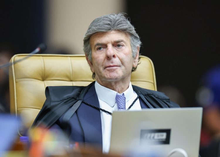 Moraes marca presença em show de Alcione e cantora dedica apresentação ao ministro