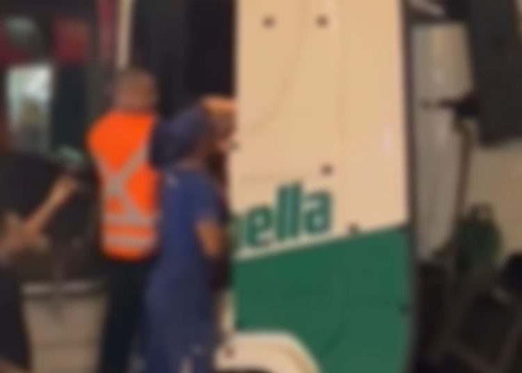 Caminhoneiro é agredido em posto de combustível no ES, próximo à divisa com Campos
