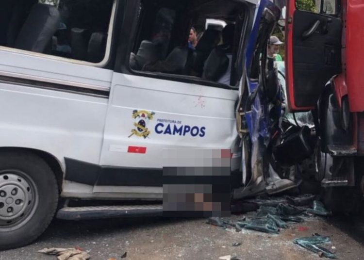 Morre idosa vítima de grave acidente entre van e caminhão na BR-101 em Campos