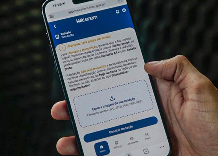 Enem: aplicativo do MEC traz simulados e correção de redações