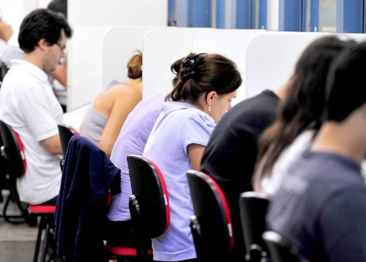 Governo anuncia edital para investir R$ 108 mi em cursinhos populares