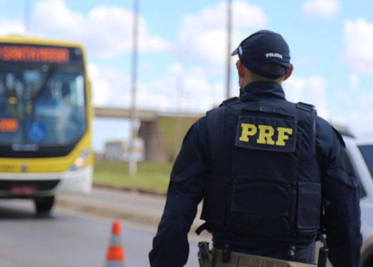 PRF prende 83 foragidos em operação contra violência doméstica