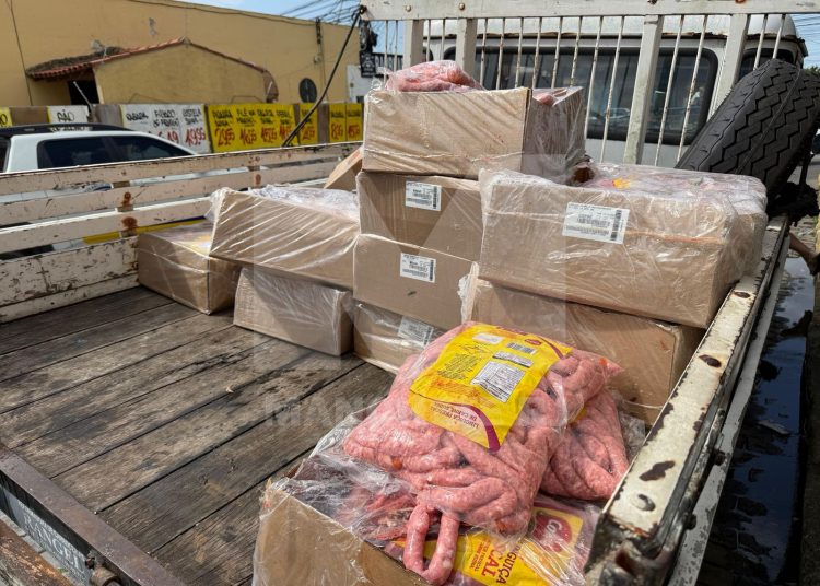 Vigilância sanitária fecha açougue na 28 de março