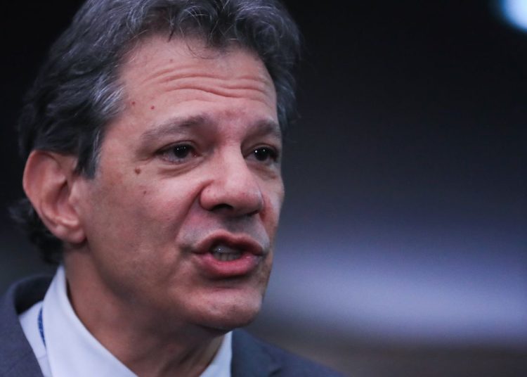 Governo avalia projeto adicional para manter arrecadação do IR