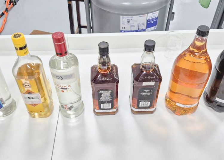 Polícia fecha fábrica que adulterava bebidas em São Bernardo do Campo