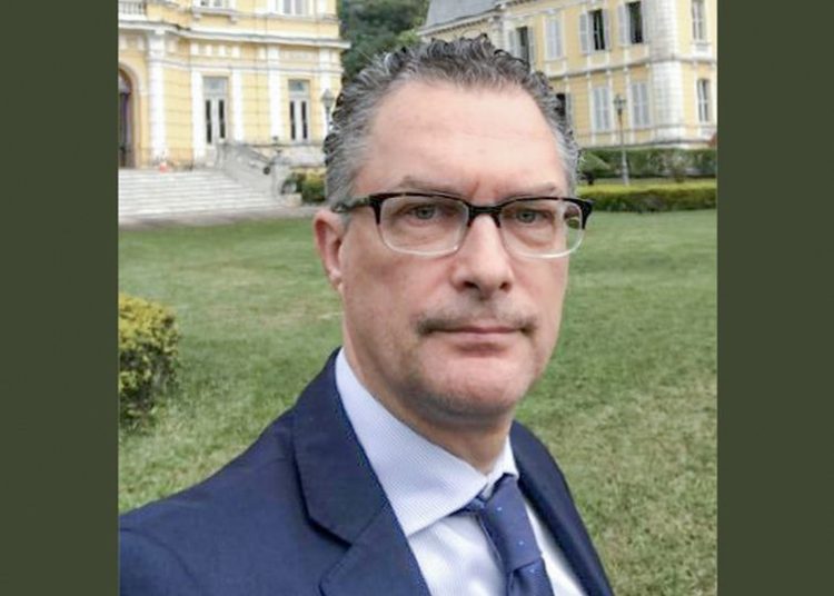 Professores do Rio denunciam escolas que não pagam salários