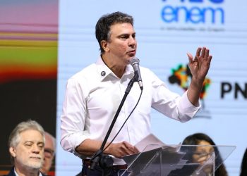 Ministro da Educação diz que professor tem que ser bem remunerado