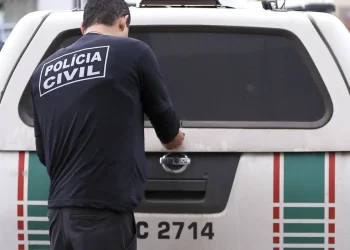Polícia do RJ faz ação contra grupo acusado de extorquir indústrias