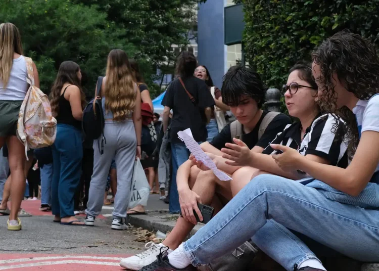 Enem 2025: entenda quem pode solicitar a reaplicação das provas
