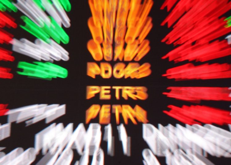 Bolsa volta a bater recorde, apesar de pressões do exterior