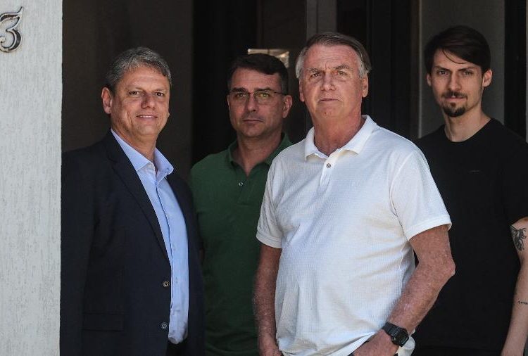 Vigília foi o motivo da prisão de Jair Bolsonaro