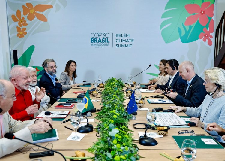 Filme O Agente Secreto chega aos cinemas em todo o país