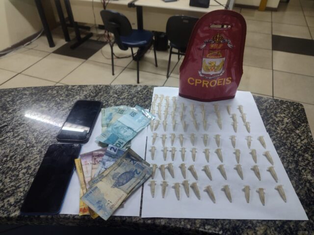 Mãe e filha são presas dentro de bar em SJB