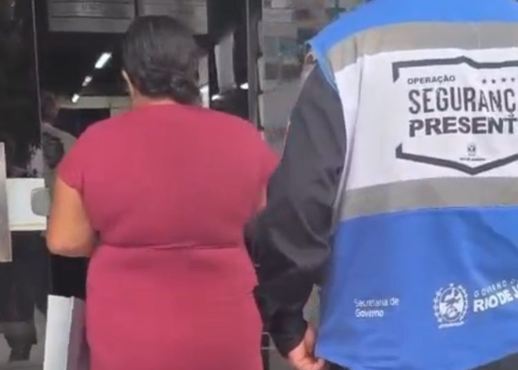 Saiba por que mulher que comeu quatro salgados em lanchonete sem pagar não ficou presa