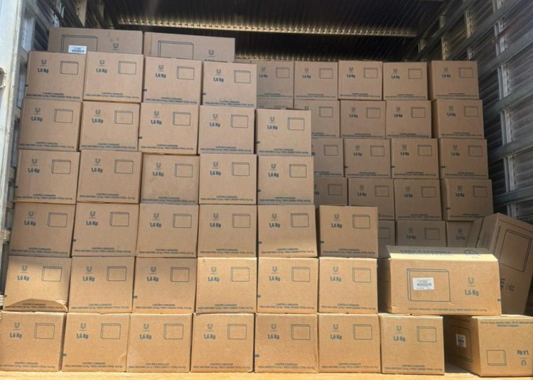 Caminhão com grande quantidade de sabão em pó falsificado é apreendido