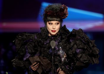 Quem é Ivy Mena, brasileira eleita a mais bonita criadora 60+ do mundo