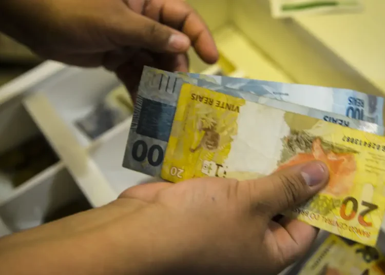 Brasil tem melhor renda, menor pobreza e desigualdade desde 1995