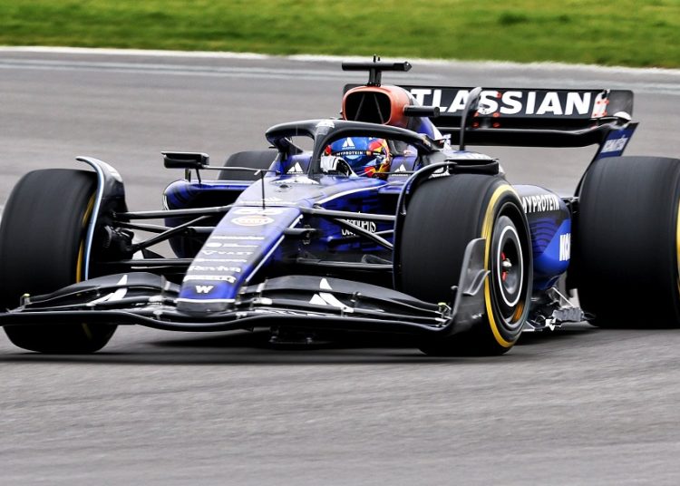 Piloto italiano Kimi Antonelli visita túmulo de Senna antes do GP de São Paulo