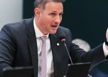 Derrite altera relatório de PL Antifacção e redefine papel da PF