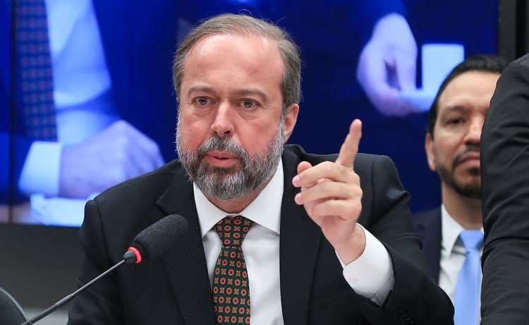 Gás gratuito chega a 1 milhão de famílias a partir de segunda-feira
