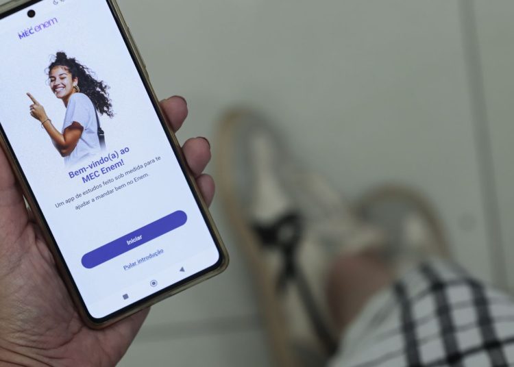 Participantes do Enem podem estudar por aplicativo do MEC