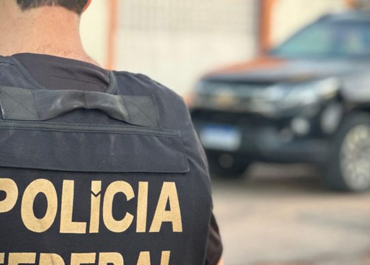 Operação no Rio mira policiais federais e um PM acusados de extorsão