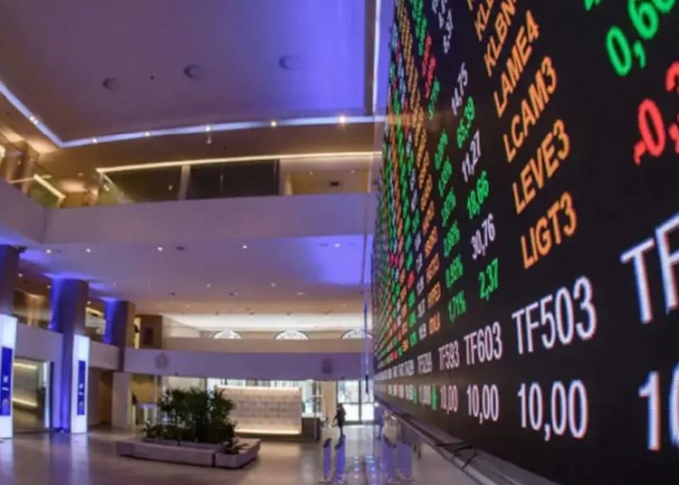 Bolsa sobe 1,7% e bate recorde com cenário externo favorável
