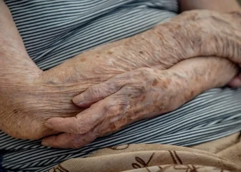 Vigilância Sanitária fecha abrigo com idosos em condições precárias