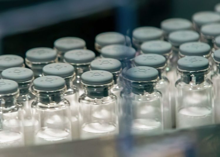 Anvisa assina termo de compromisso para a vacina da dengue do Butantan