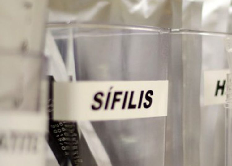 Sífilis continua em ritmo acelerado de crescimento no país