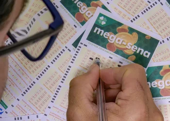 Mega-Sena acumula e prêmio principal vai para R$ 38  milhões
