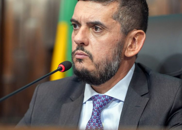 Presidente da Alerj é preso pela PF por vazamento de informações