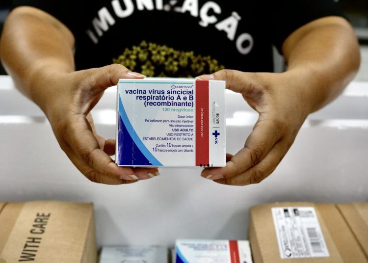 SP inicia vacinação de grávidas contra vírus sincicial respiratório