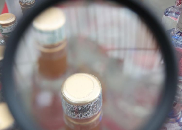 Saúde encerra sala que monitorava casos de intoxicação por metanol