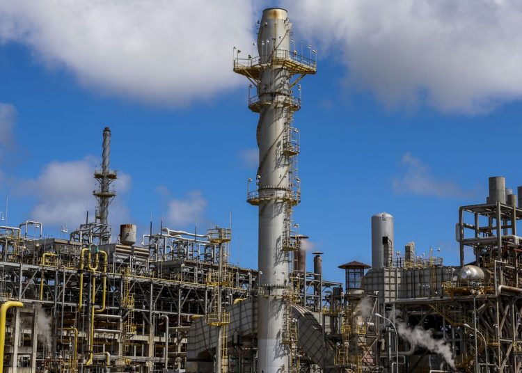 Petrobras renova contratos de quase R$ 100 bi com a Braskem