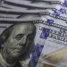 Dólar aproxima-se de R$ 5,60 com remessas de empresas ao exterior