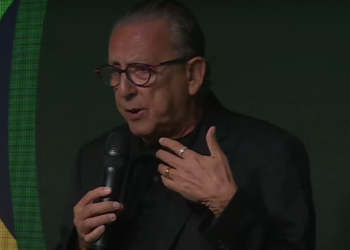 Galvão Bueno se pronuncia após passar o Natal internado: ‘Em fevereiro, estamos juntos’