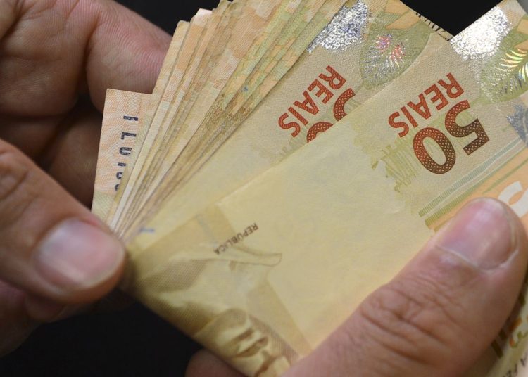 Segunda parcela do 13º salário deve ser paga até a próxima sexta-feira