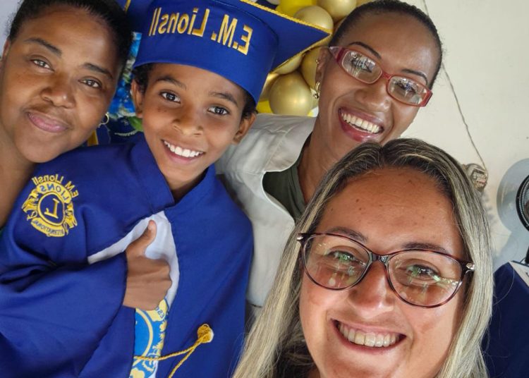 Criança internada no HFM é levada para formatura na UTI móvel