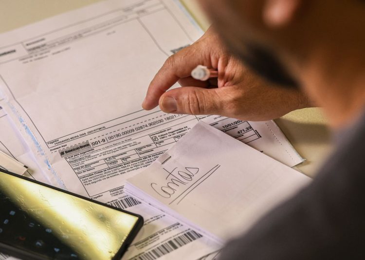 Salário mínimo de R$ 1.621 começa a valer nesta quinta-feira