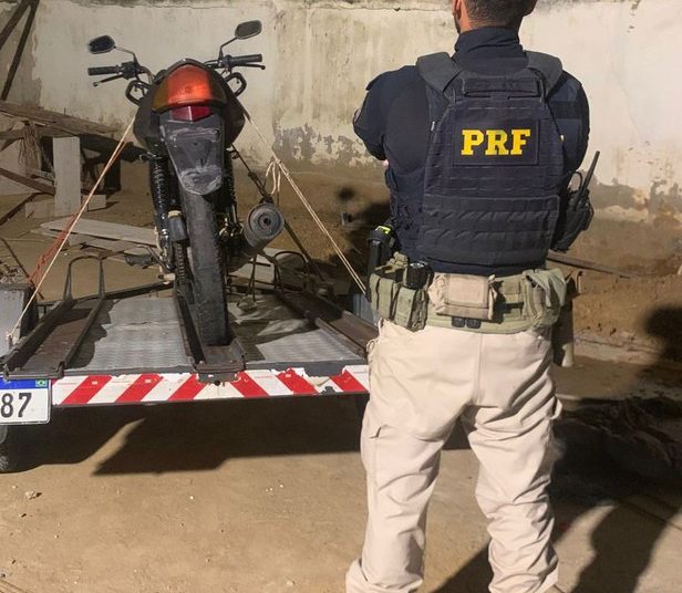Moto roubada em Campos é recuperada pela PRF em Itaperuna