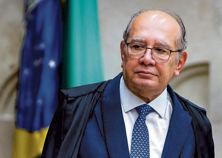 Ministro Gilmar Mendes nega pedido de prisão domiciliar a Bolsonaro