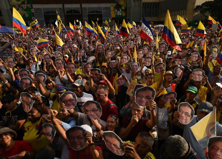 Viúvo de Isabel Veloso publica carta dedicada ao filho do casal após morte da esposa