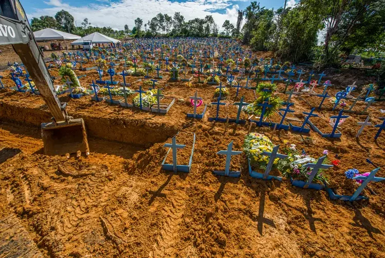 Há 5 anos, Brasil aplicava primeiras doses de vacina contra a covid-19