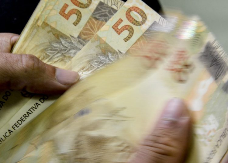 Isenção de IR para quem ganha até R$ 5 mil entra em vigor