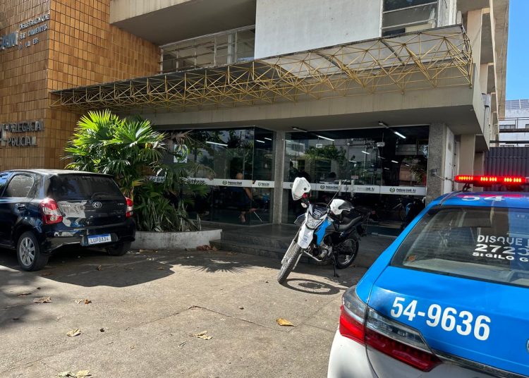 Mulher é baleada em tentativa de assalto na Ponte da Lapa, em Campos